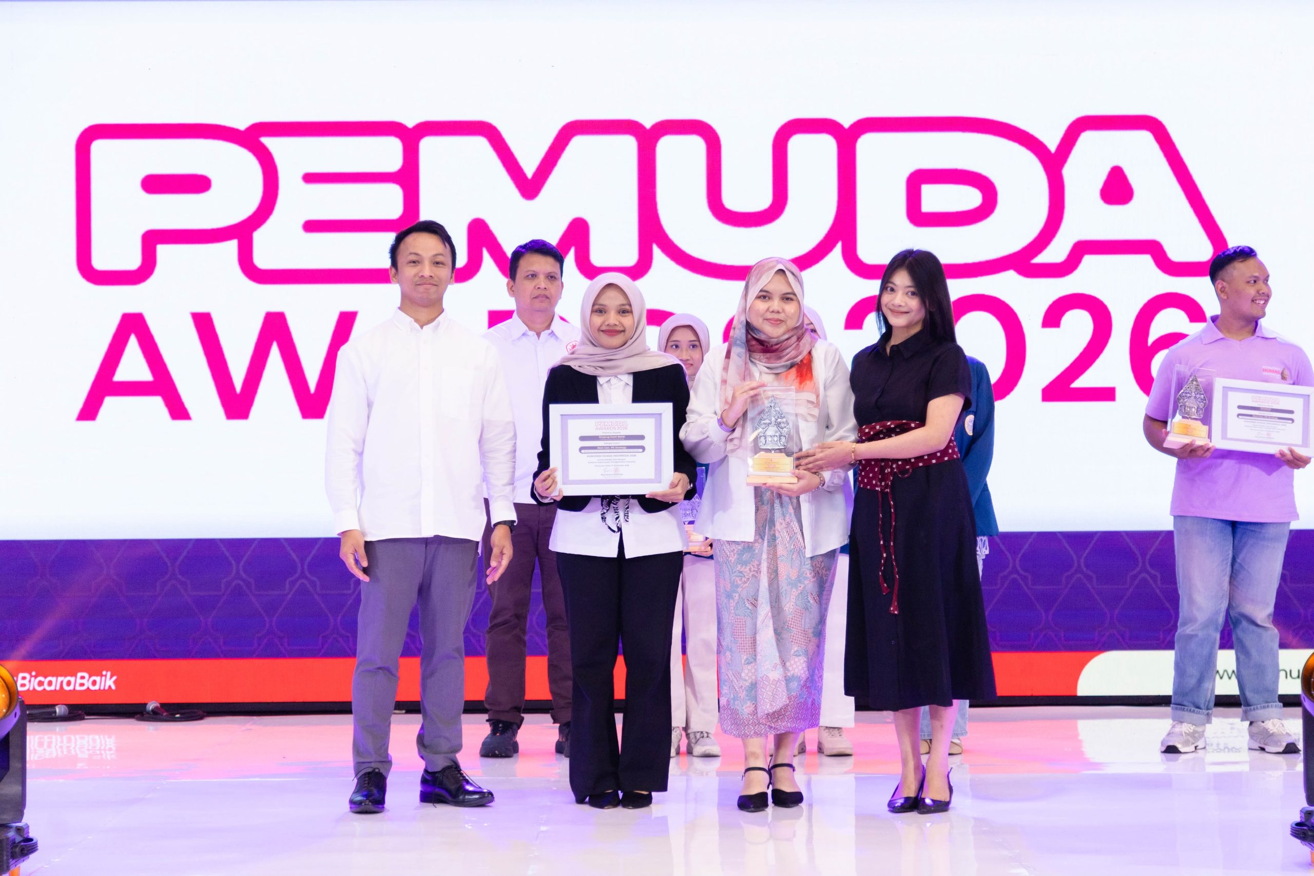 Tiga Srikandi UPER Raih Juara 1 Lewat Strategi Pemulihan Reputasi di Kompetisi Humas Nasional 